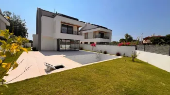 Triplex family villa in residential Ciftlik in Calis